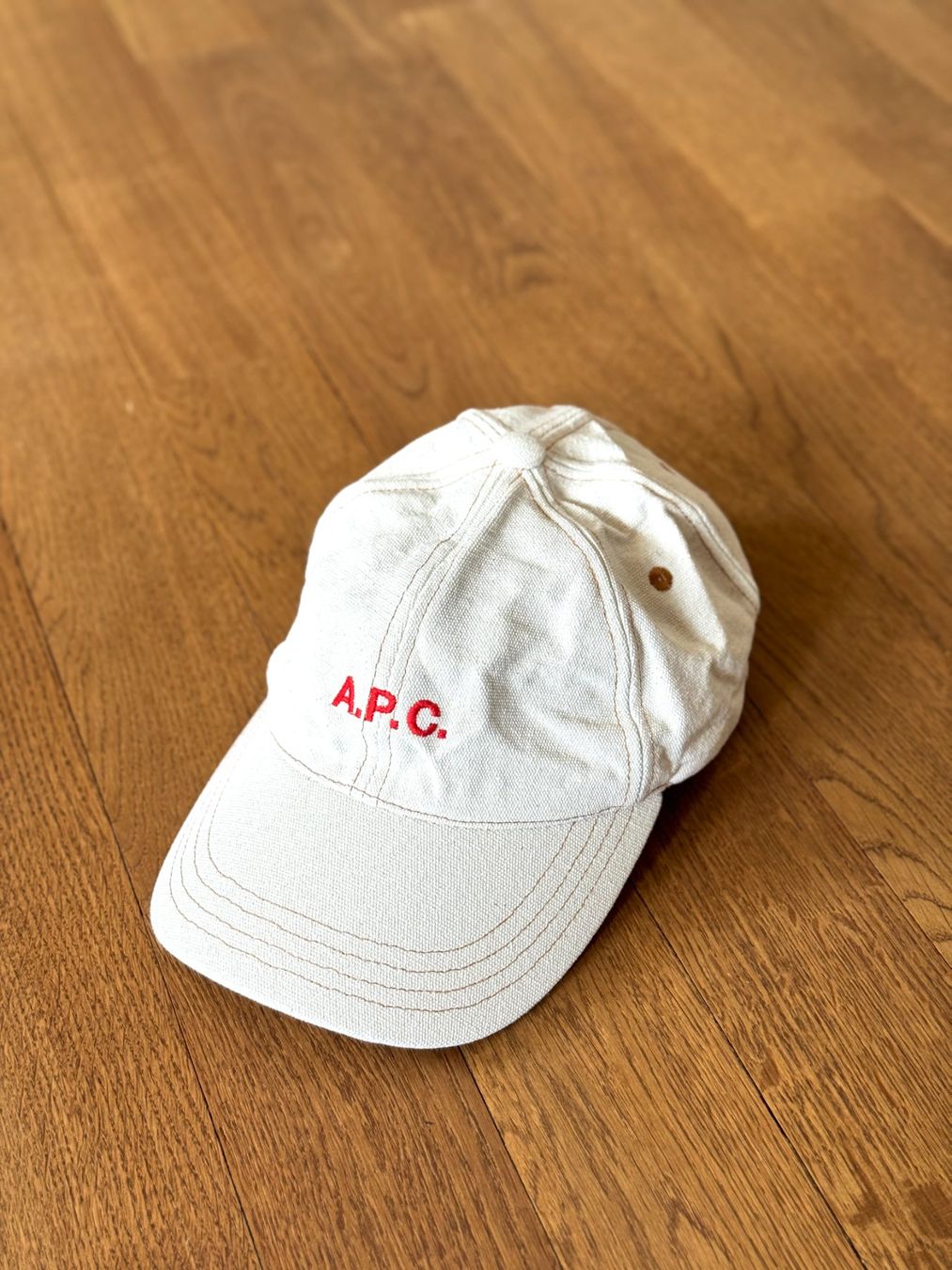 Chapeaux, bonnets & casquettes: A.P.C. Baseballcap ecru, Grösse 58 – Neuf (Voir description) à Riehen par lor_d5w8