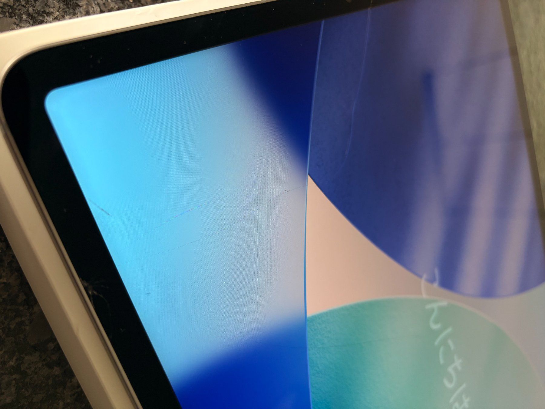 Apple Tablet PC: iPad Pro 12.9, 6th Gen, WLAN/Cell+MagicKB, Display Schaden – Usato da Wolfhausen venduto da vins_zh 2
