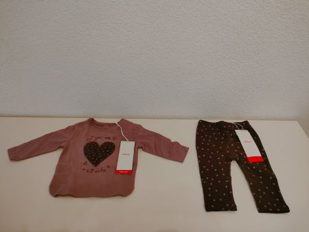 Wunderschönes Baby T-Shirt & Hose Set S. Oliver lila