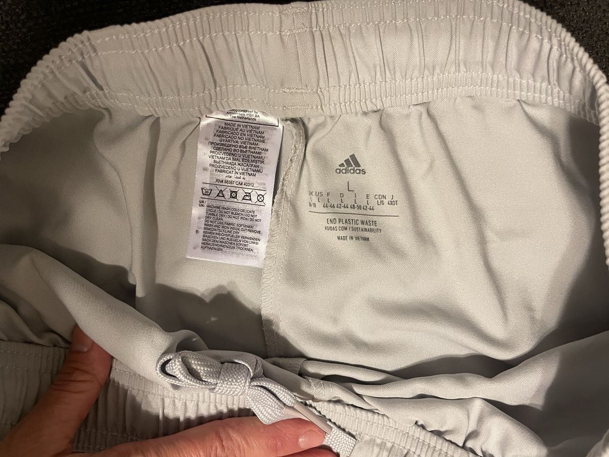 Adidas Lotti di vestiti: Adidas Shorts New – Nuovo (secondo la descrizione) da Meilen venduto da val_tsv8 4