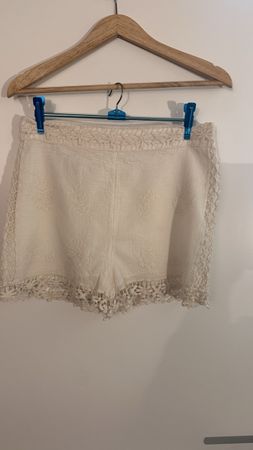 Sehr schicke Sommer-Shorts,  ZARA mit Spitze, Grösse L