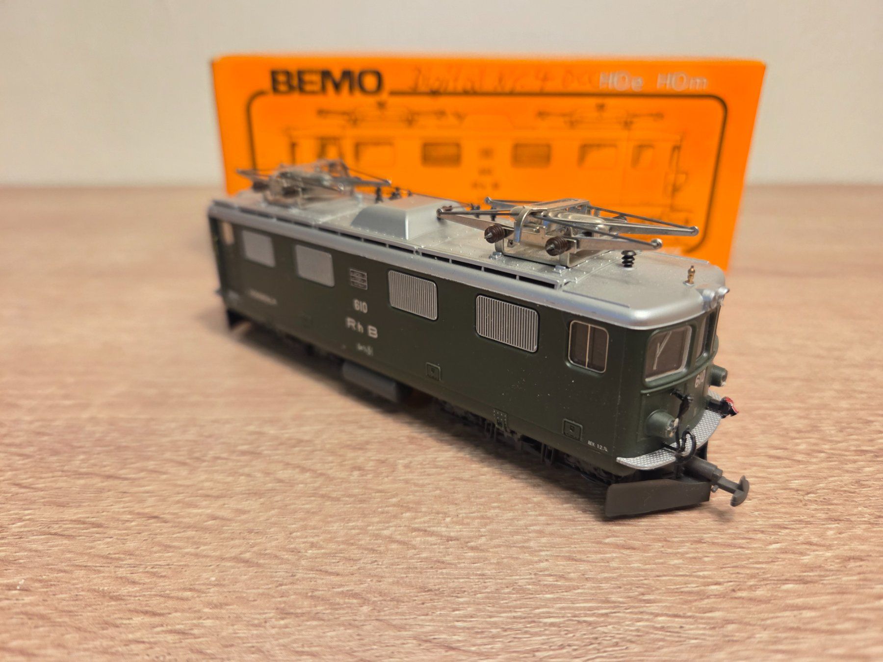 Bemo Modellini di ferrovie: Bemo 1250/9 E-Lok Viamala RhB H0m – Usato da St-Aubin-Sauges venduto da Lo_Go 3