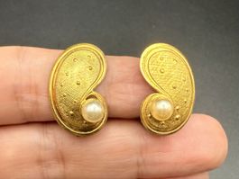 Elegante goldene Vintage Ohrringe mit Perle