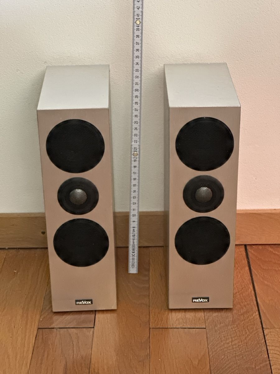 Revox Haut-parleurs: Revox Elegance Shelf Lautsprecher Paar guter Zustand – D'occasion à zürich par josschmid01