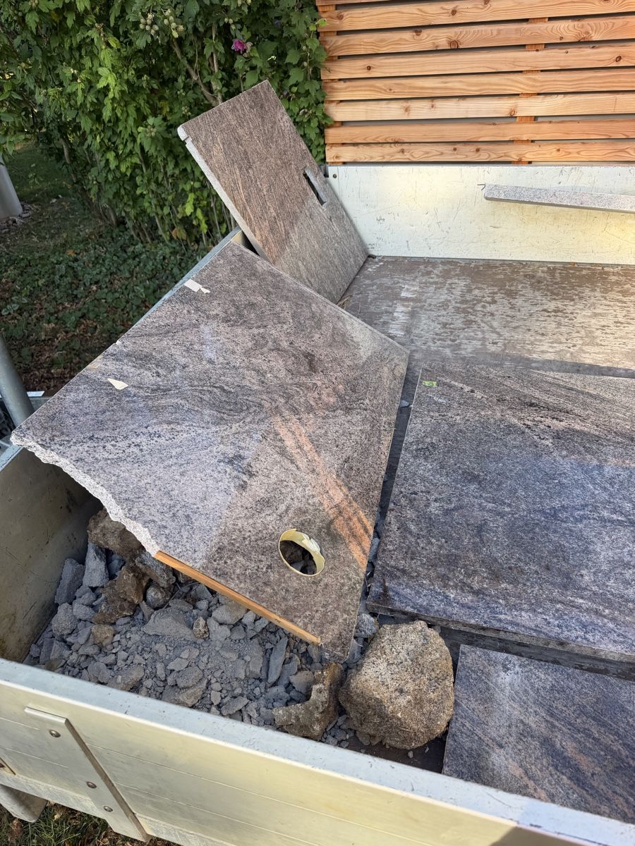 Pietre & tegole: Küchenabdeckung Granit – Usato da Baden venduto da vrisal 6