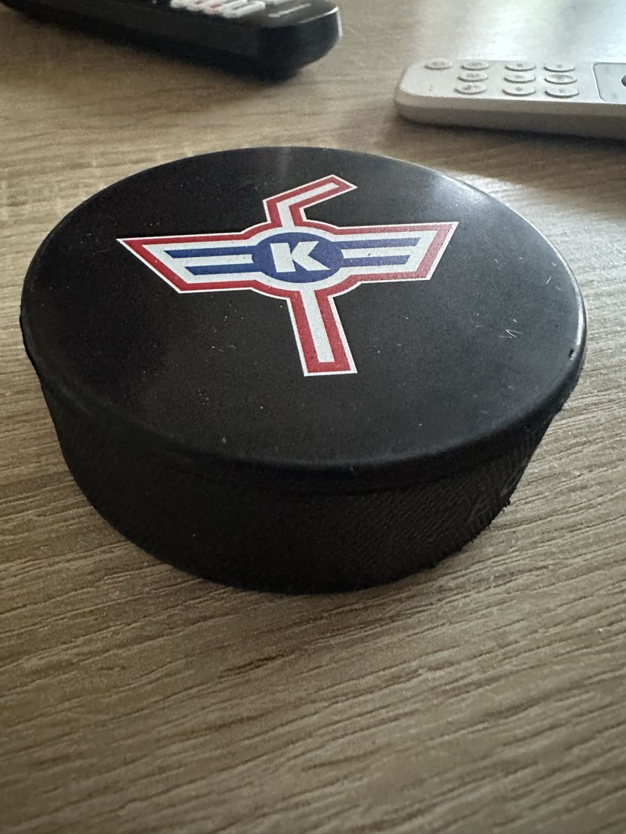 Palloni: Eishockey Puck Kloten – Nuovo e nell'imballaggio originale da Zufikon venduto da tam_gfx6 1