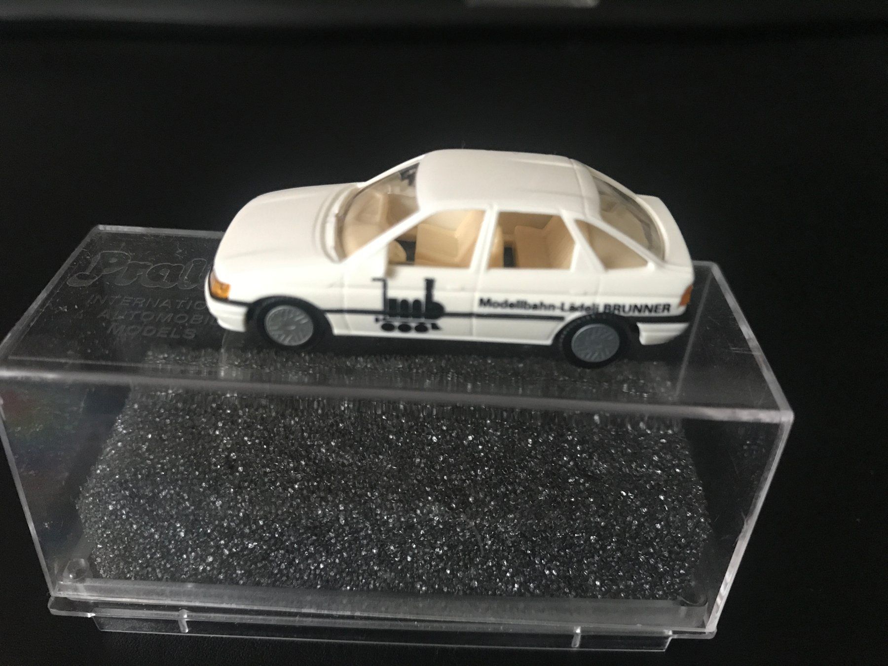 Praliné Modellini d'auto: Praline Ford Escort "Modellbahn-Lädeli Brunner" 1:87 selten – Usato da Herisau venduto da dak66