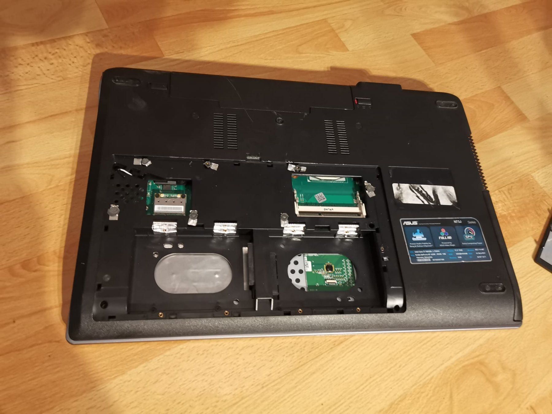 Asus Notebook: ASUS N73J i7 17.30" - Defekt! – Difettoso da St. Margarethen TG venduto da Mac-PC 4