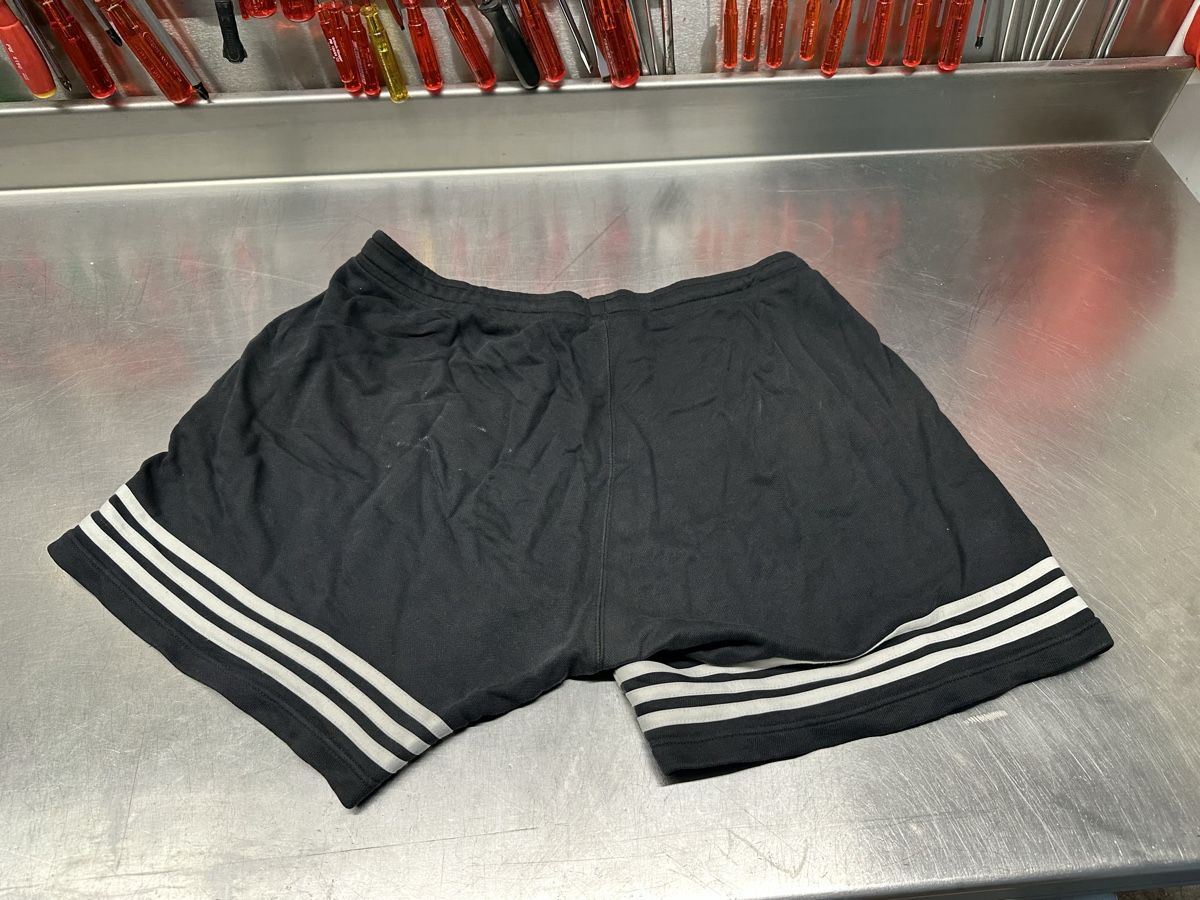 Pantaloni: Adidas Shorts – Usato da Schwende venduto da weesli 3