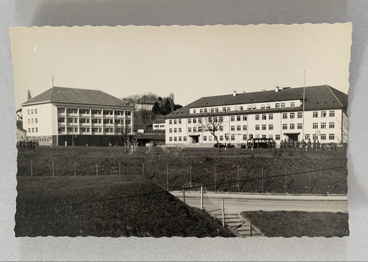 Cartes postales: Ansichtskarten - General Guisan & Kaserne La Poya, FR – D'occasion à Düdingen par polytropon_5 2
