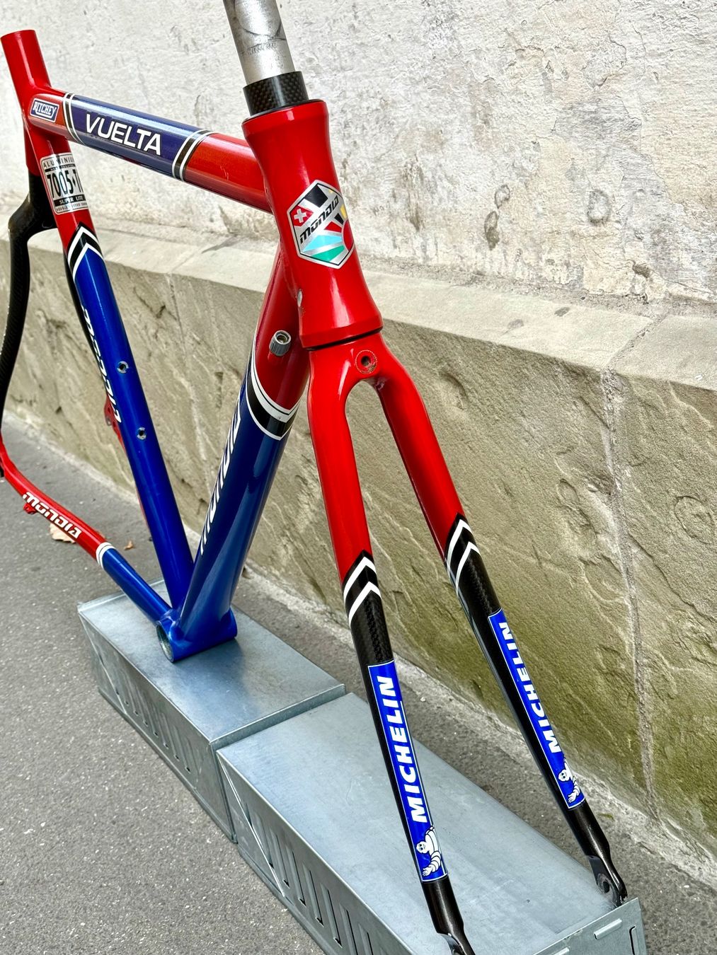 Mondia Ersatzteile: MONDIA VUELTA Aluminium-Carbon Rennvelo Rahmen 55 TOPZ. 2603 – Gebraucht aus Luzern von bikeandbeltcom 3