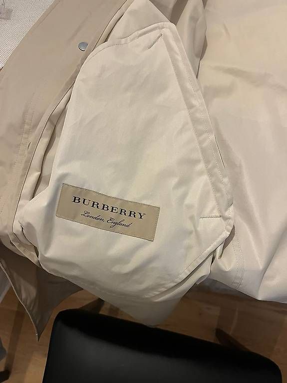 Cappotti: Burberry Mantel – Usato da Riehen venduto da Selina.Angelina 2
