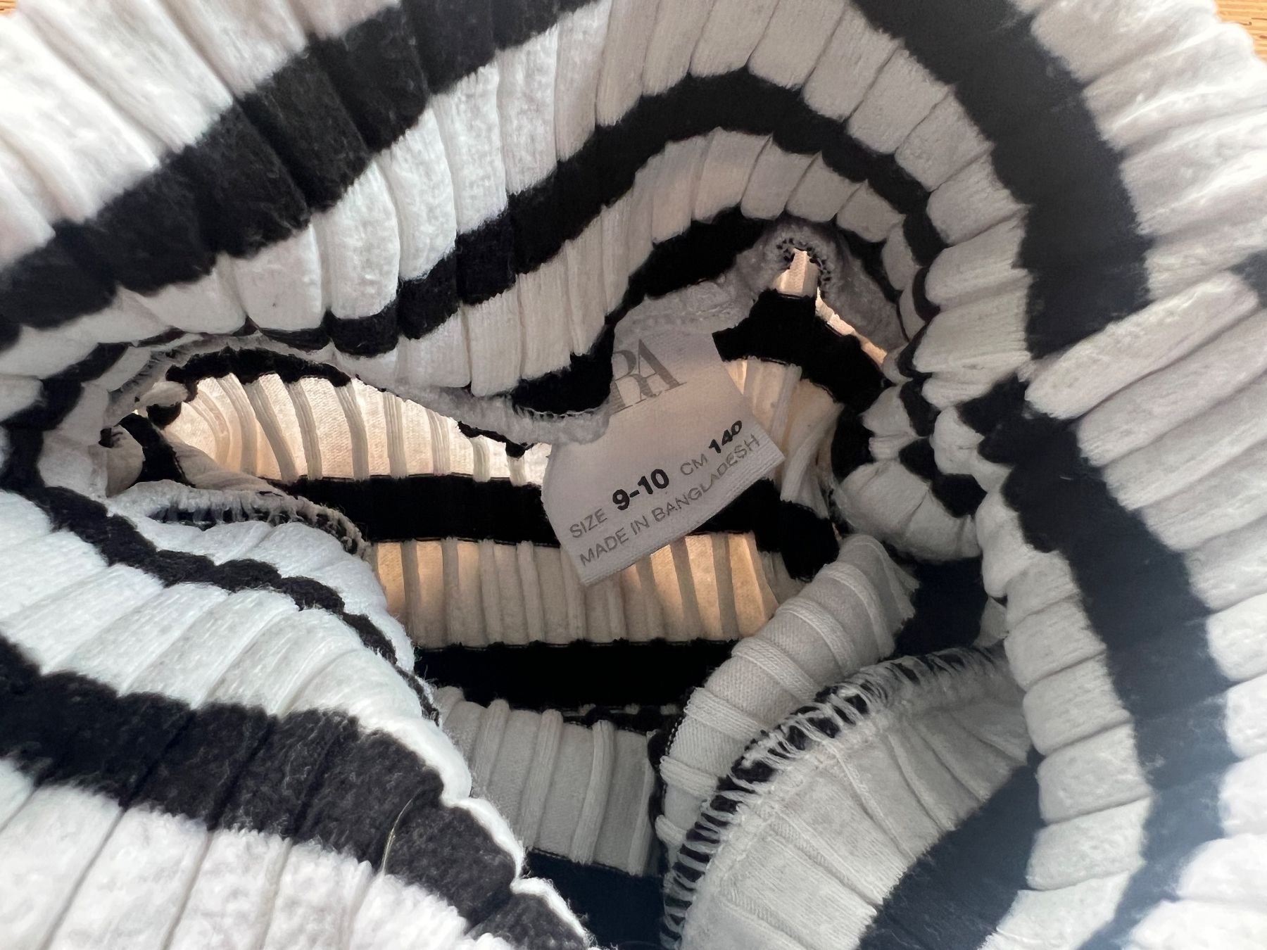 Zara Maglioni & Felpe: Zara Rollkragenpullover gestreift, Grösse 134/140 – Usato da Wohlenschwil venduto da SmokyAnnie 1