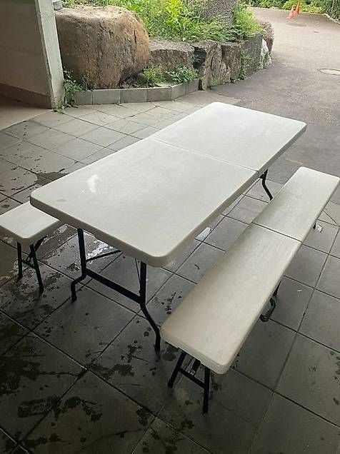 Tischset: Campingtischgarnitur klappbar – Gebraucht aus Pfäffikon Sz von alar 1