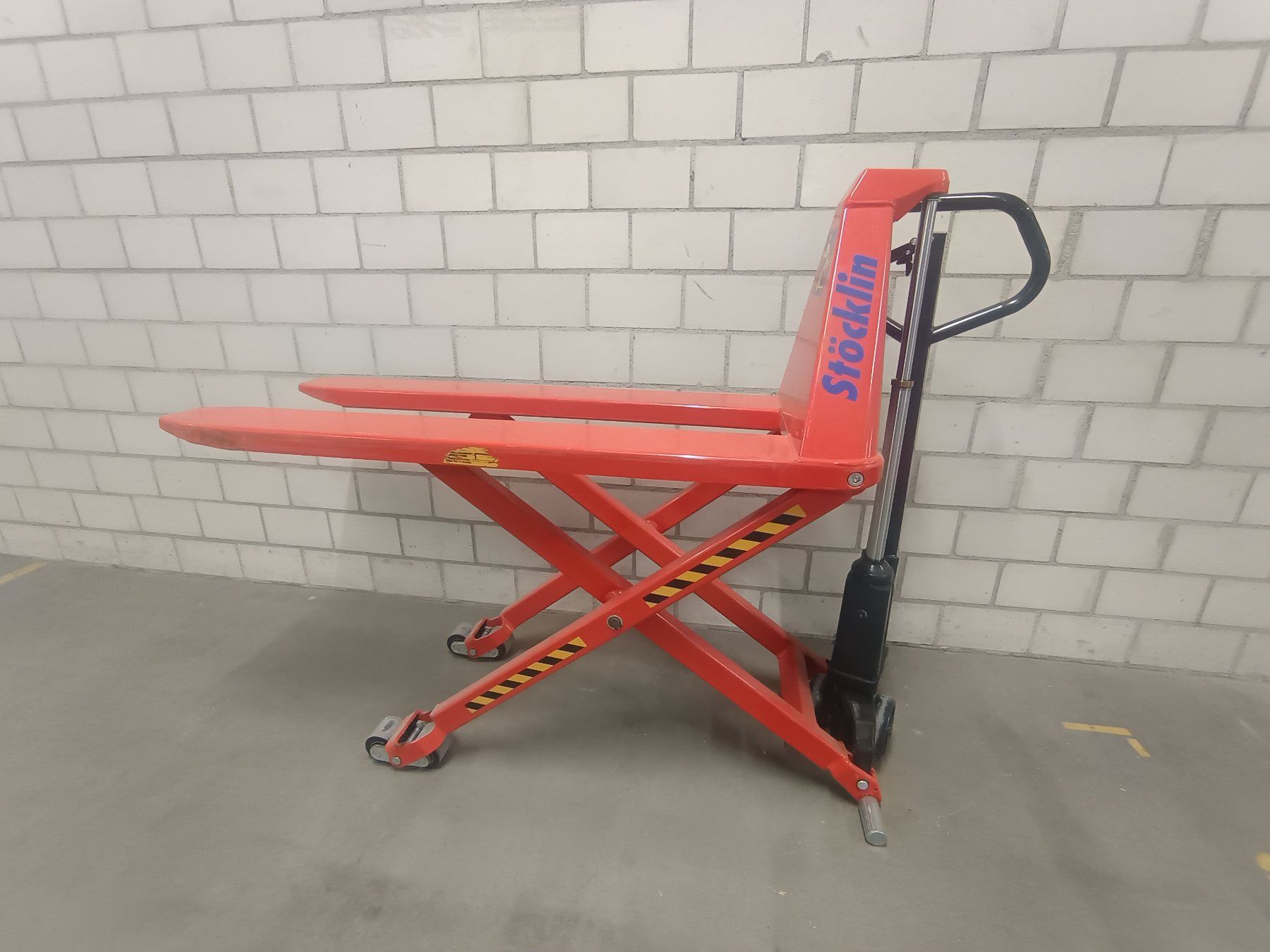 Stöcklin Carrelli elevatori e a forche: Scherenhubwagen Stöcklin HL 1006, 1500kg – Usato da Winterthur venduto da HaslerProfi