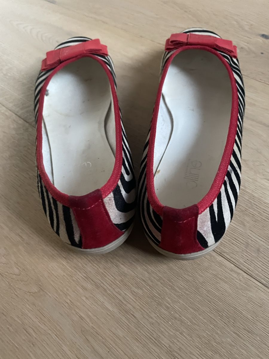 Damenschuhe: Ballerinas Gr. 38 mit Zebra-Muster & roter Schleife – Gebraucht aus Hausen AG von Future4me 1