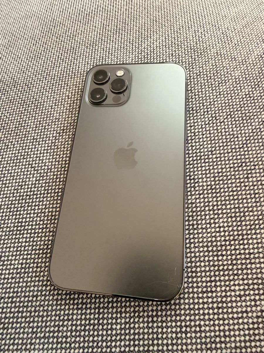 Apple Telefoni cellulari / Smartphones: iPhone 12 pro – Usato da Kölliken venduto da StephanieY 1