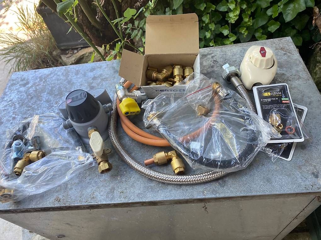 Armadi: Gasflaschenschrank mit Zubehör – Usato da Nusshof venduto da Peterdegen 2