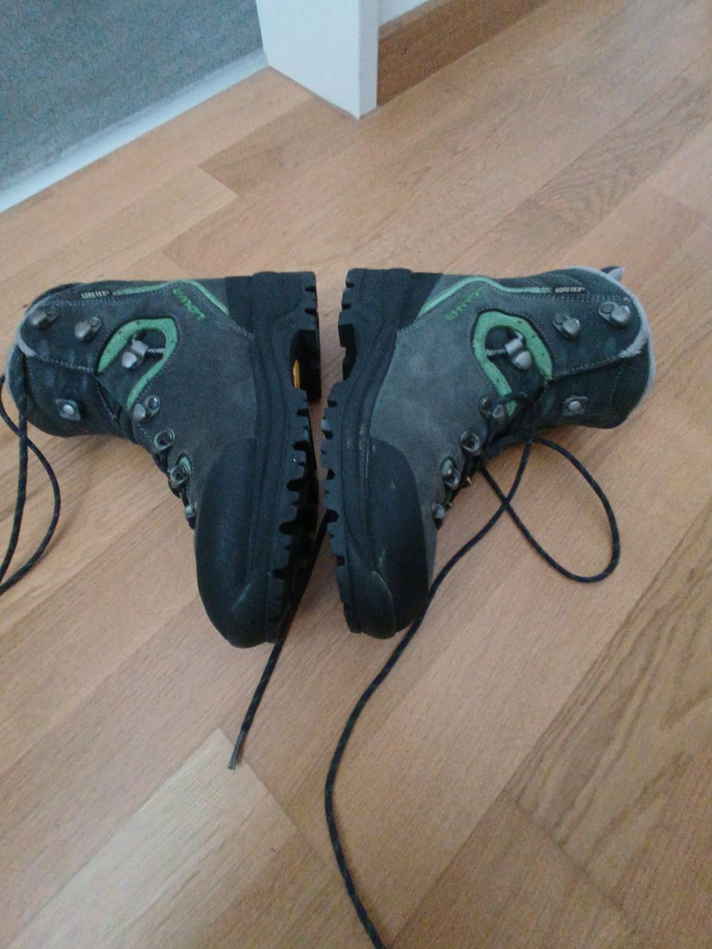 Lowa Herrenschuhe: Lowa Bergschuhe, Wanderschuhe 37.5 – Gebraucht aus Windisch von xnik3 1