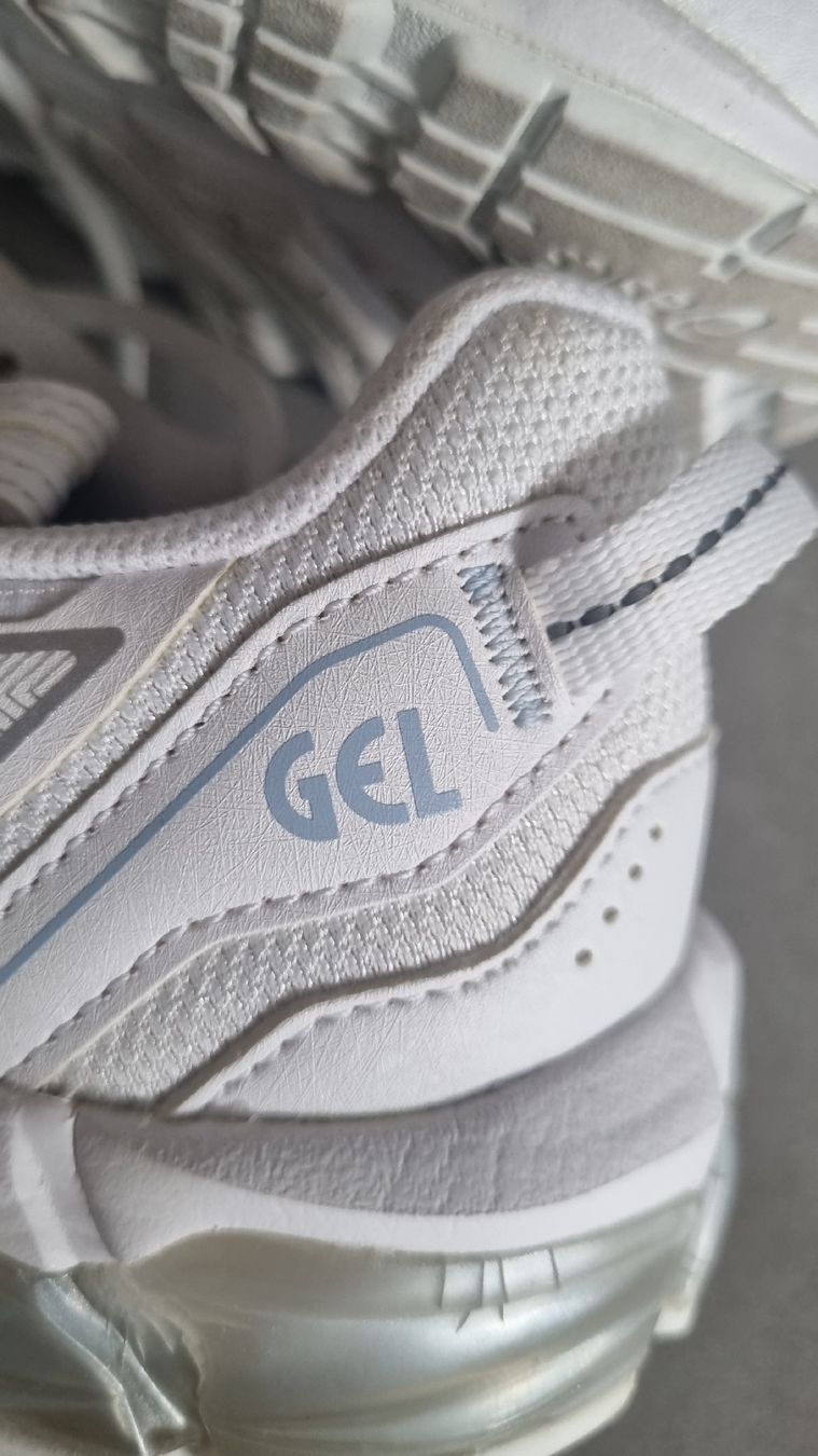 Asics Scarpe da donna: Scarpa Asics 37 – Usato da Biasca venduto da Siosmart 3