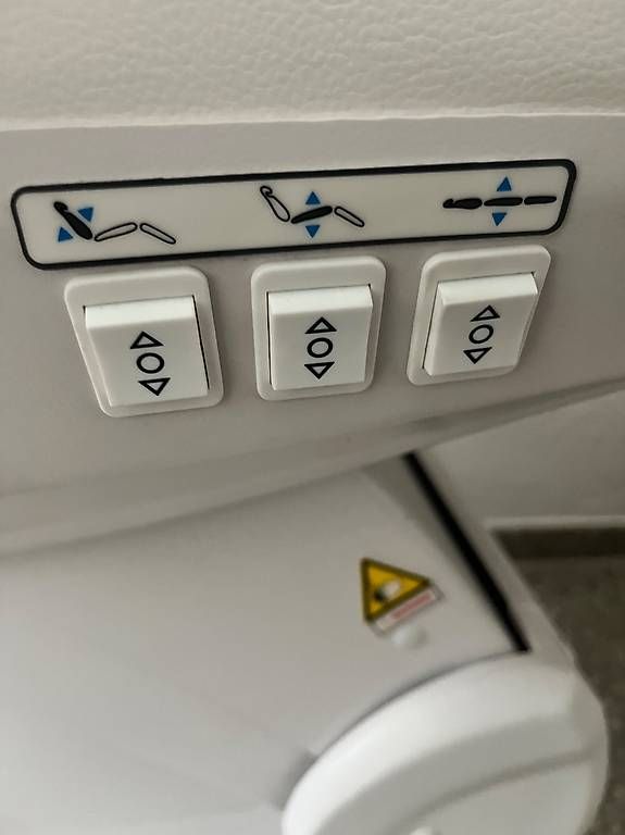 Kosmetik-& Massageliegen: Kosmetikliege elektrisch – Gebraucht aus Wilen b. Wil von Pooshi29 2