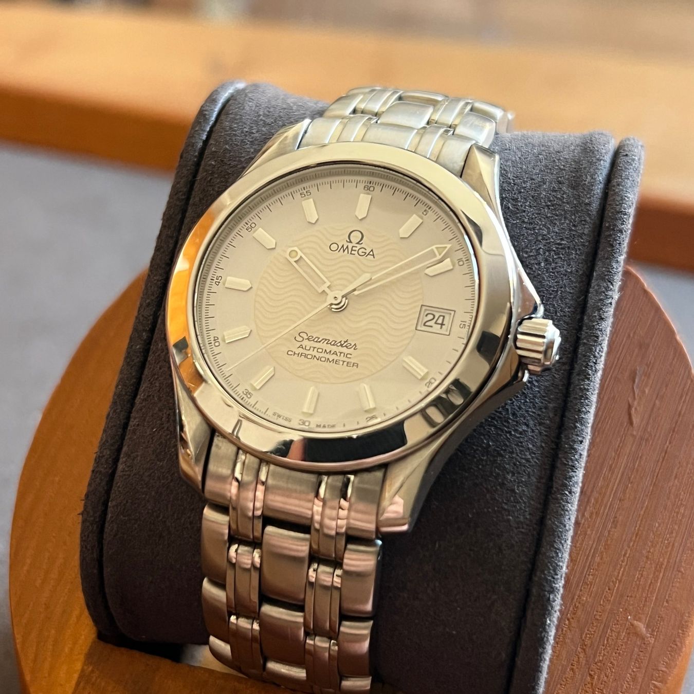 Omega Uhren: Omega Seamaster Automatic Date 2501.21 – Gebraucht aus Carouge GE von Watchaser 2