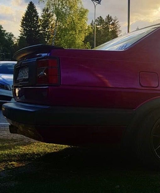 Volkswagen Tutti pezzi di ricambio auto: Jetta 2 16v Heckspoiler – Usato da Frauenfeld venduto da VAG-12 5