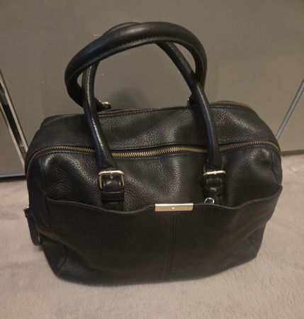 Handtasche Tommy Hilfiger schwarz genarbtes Leder