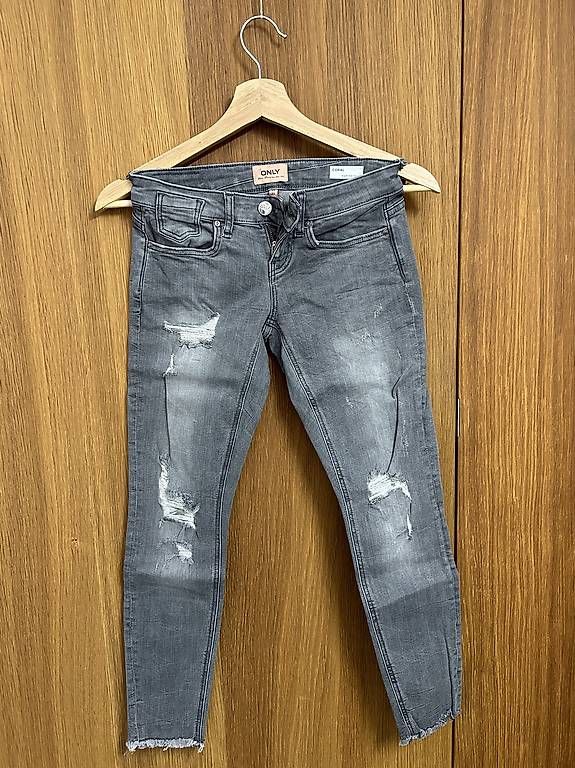 Only Pantaloni: graue Hose super low skinny – Usato da Gais venduto da T_iziana