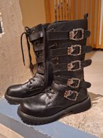 Gothic Stiefel mit Schädel-Schnallen