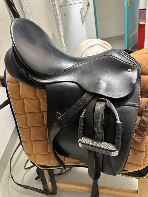 Selles, accessoires: Dressur-Reitsattel "Passier" – D'occasion à Affoltern am Albis par rollotomasi