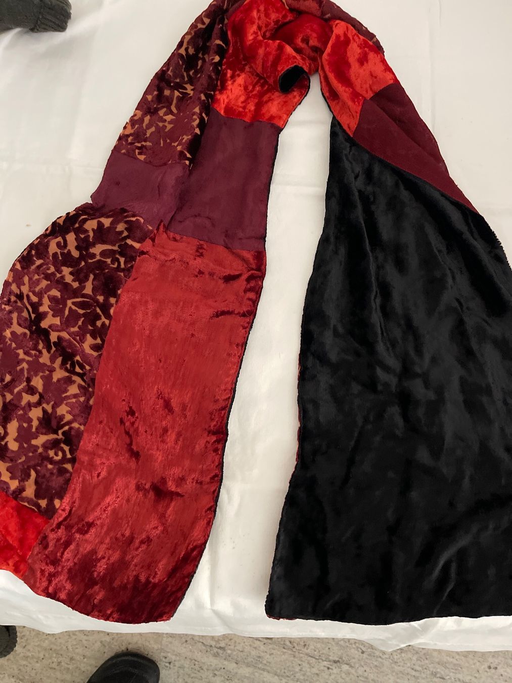 Foulards & écharpes: Schal Samt Patchwork Design mehrfarbig gebraucht – D'occasion à Gutenswil par yneB1943 1
