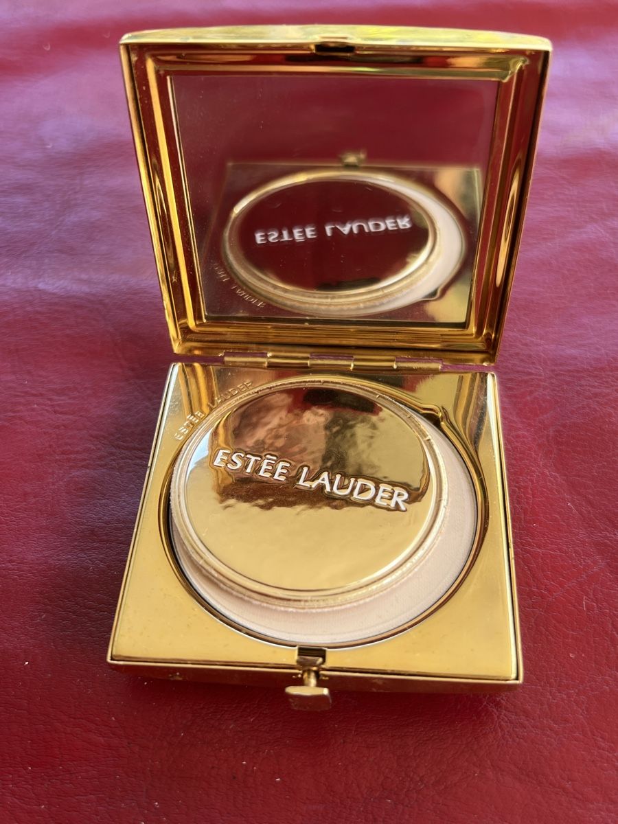 Estée Lauder Maquillage: Estee Lauder Kompaktpuder goldfarben mit Steinen – Neuf (Voir description) à Wettingen par sauna67 3