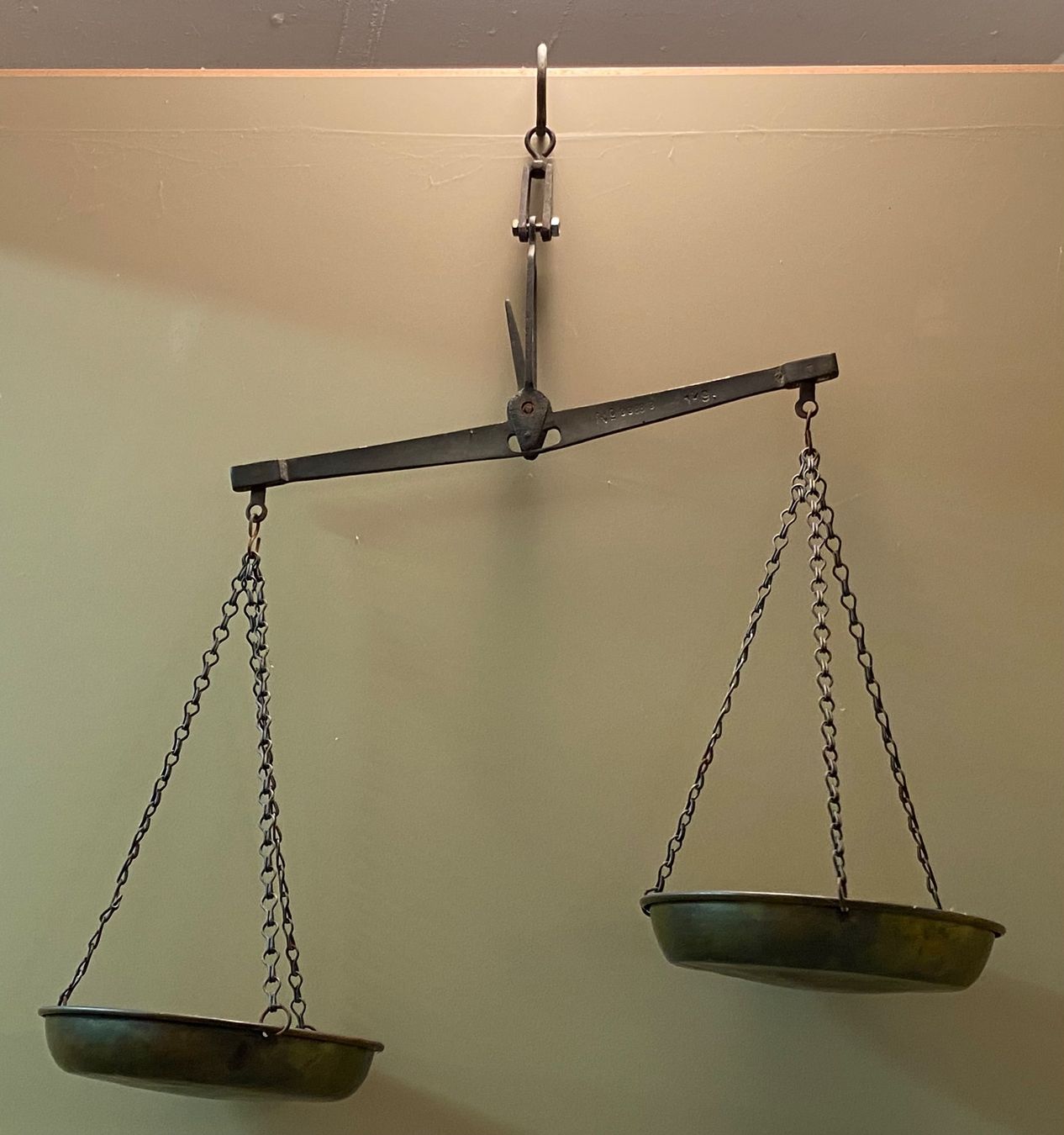 Bilance e pesi: Antike Waage mit 2 Schalen – Usato da Dietlikon venduto da Trukaip 1
