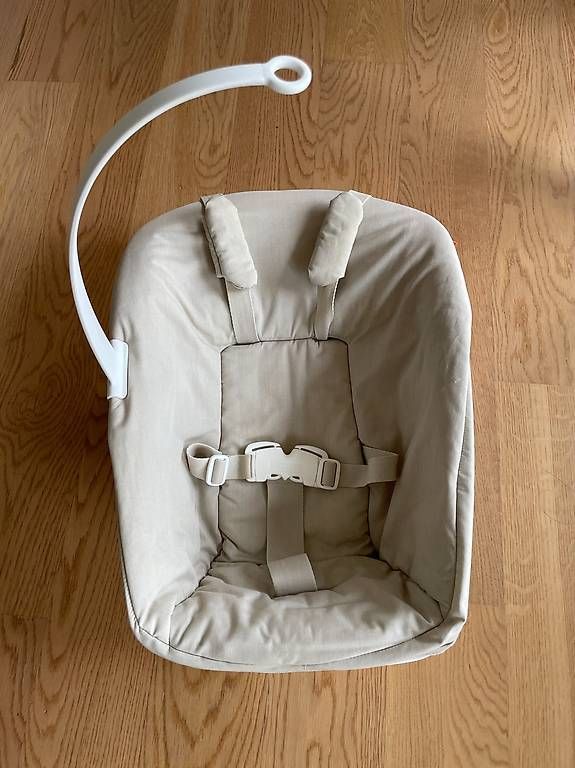 Stokke Seggioloni: Tripp Trapp Newborn Set  Babyschale & Bogen – Usato da Affoltern am Albis venduto da krigedikrass