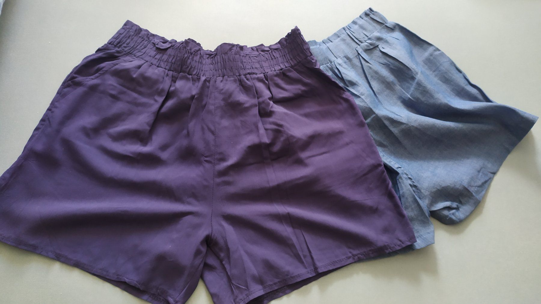 Pantaloni: 2 Shorts neufs en bleu – Nuovo e nell'imballaggio originale da Chezard St-Martin venduto da Loucail 2