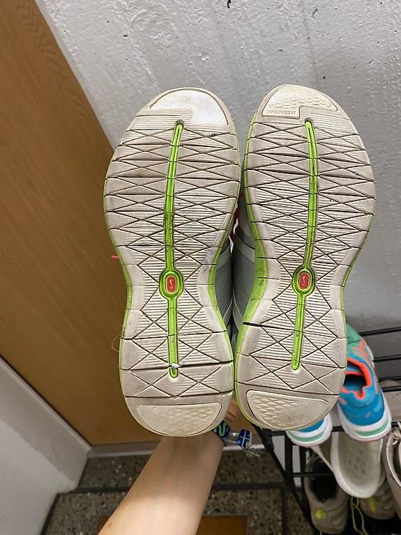 Damenschuhe: Nike Schuhe Größe 39 – Gebraucht aus Zürich von Puck3 2