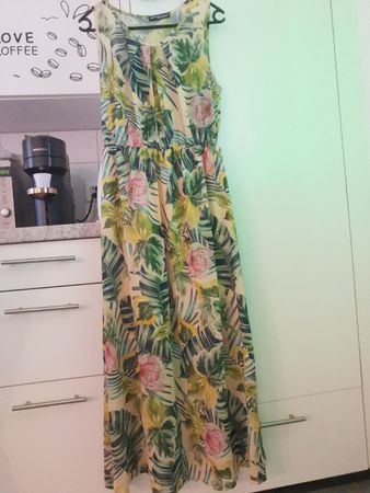 Sommerliches Maxikleid mit Blumenmuster, Grösse M