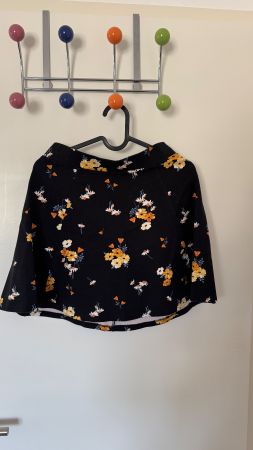 Schöner Minirock von H&M Divided, Grösse S, Blumenmuster