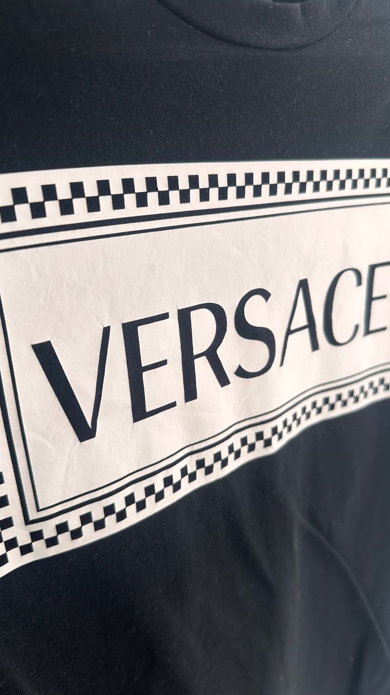 Versace T-shirt: Versace Tshirt schwarz – Usato da Konolfingen venduto da Luluuuu 1