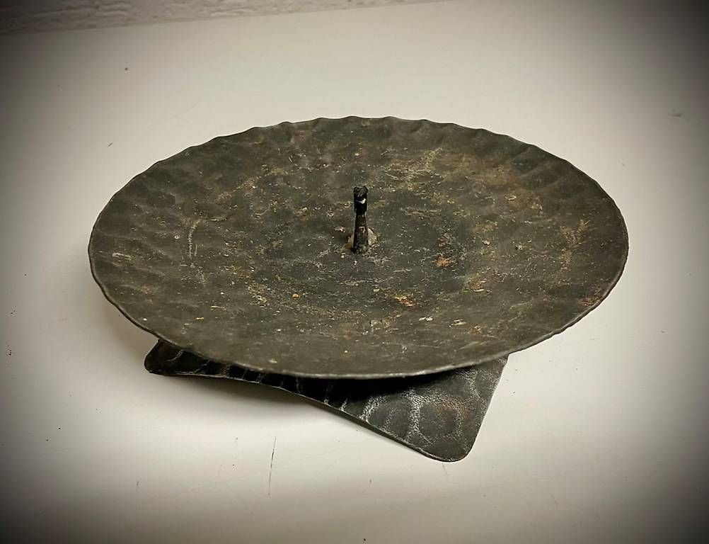 Portacandele: Handgeschmiedeter Kerzenhalter aus Metall – Usato da Chur venduto da Tenorio