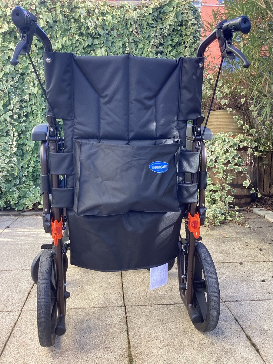 Sedie a rotelle: Transport- / Reiserollstuhl Invacare Action 2 Transit Lite – Usato da Arlesheim venduto da san_w9vr 4