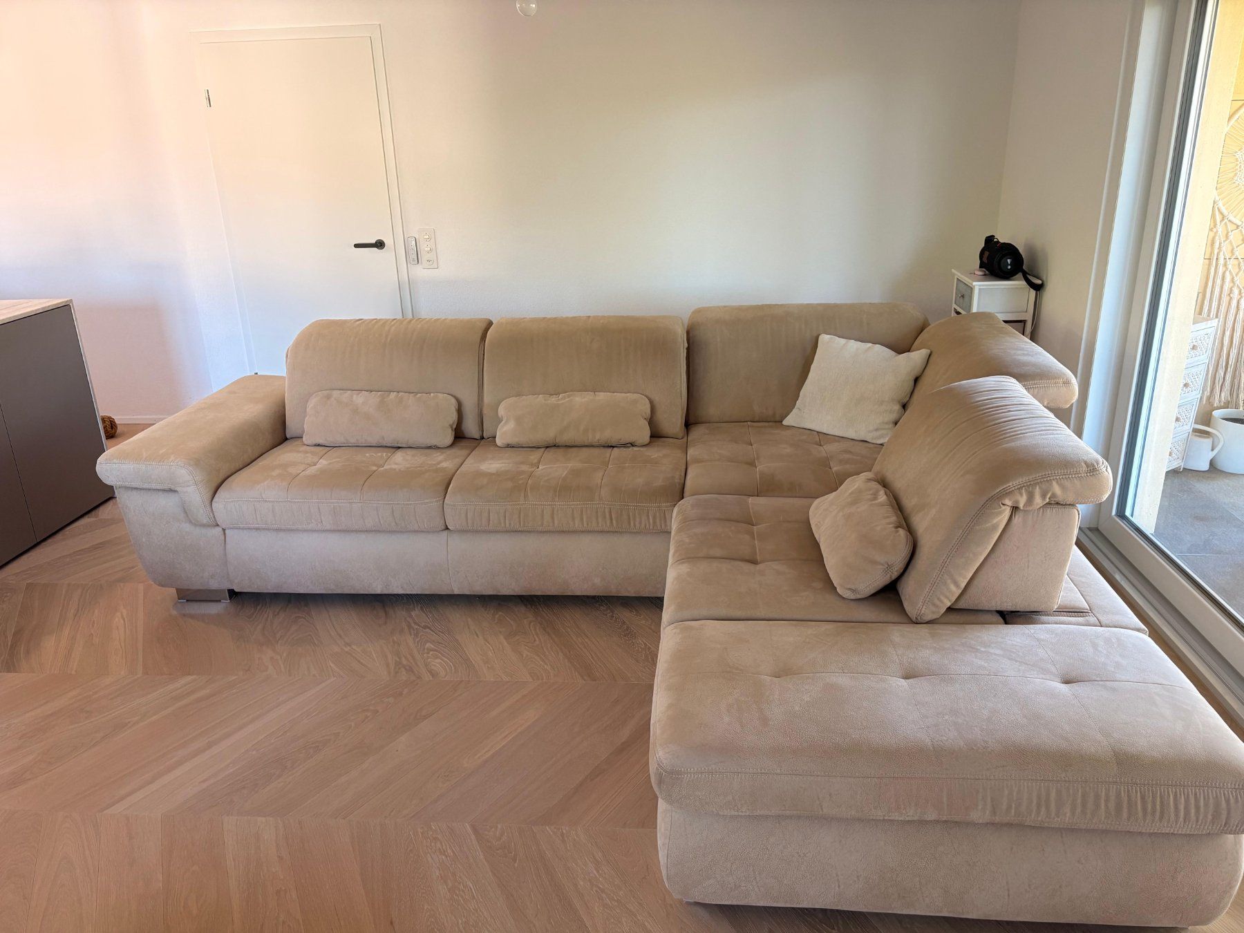 Sofas: Boxspring Ecksofa in Beige 320 x 260 cm mit Bettfunktion – Gebraucht aus Herznach von knr_dg2p 3