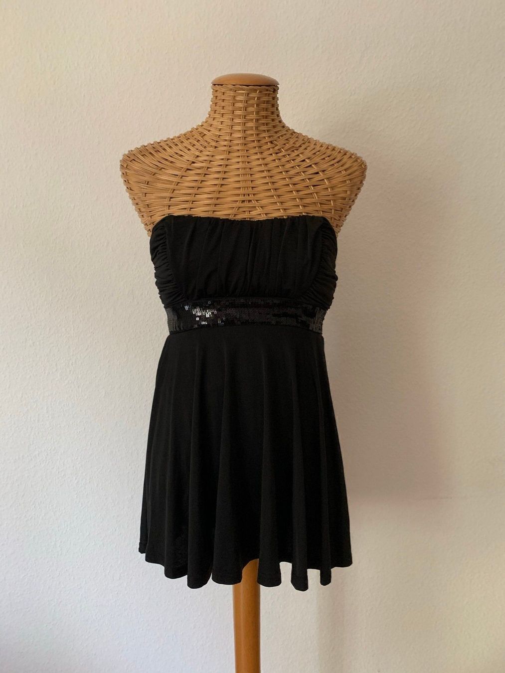 Kleider: Satin Bustier-Kleidchen schwarz S – Gebraucht aus Zürich von Diazaio