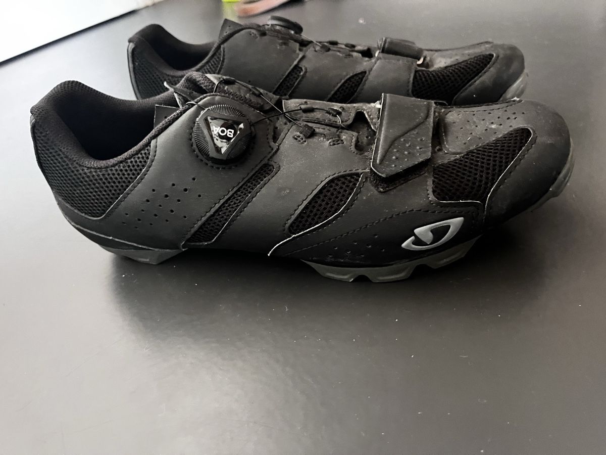 Scarpe da uomo: Veloschuhe Grösse 45 – Usato da Küssnacht am Rigi venduto da lus_g9xw 1