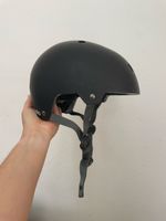 Schwarzer Velo Helm gut erhalten