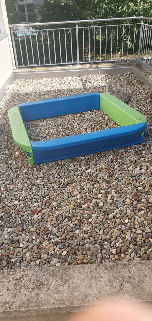 Sabbiera per bambini: Sandkasten Kunststoff mit zwei Abdeckplatten gebraucht – Usato da Münchwilen TG venduto da Renecz