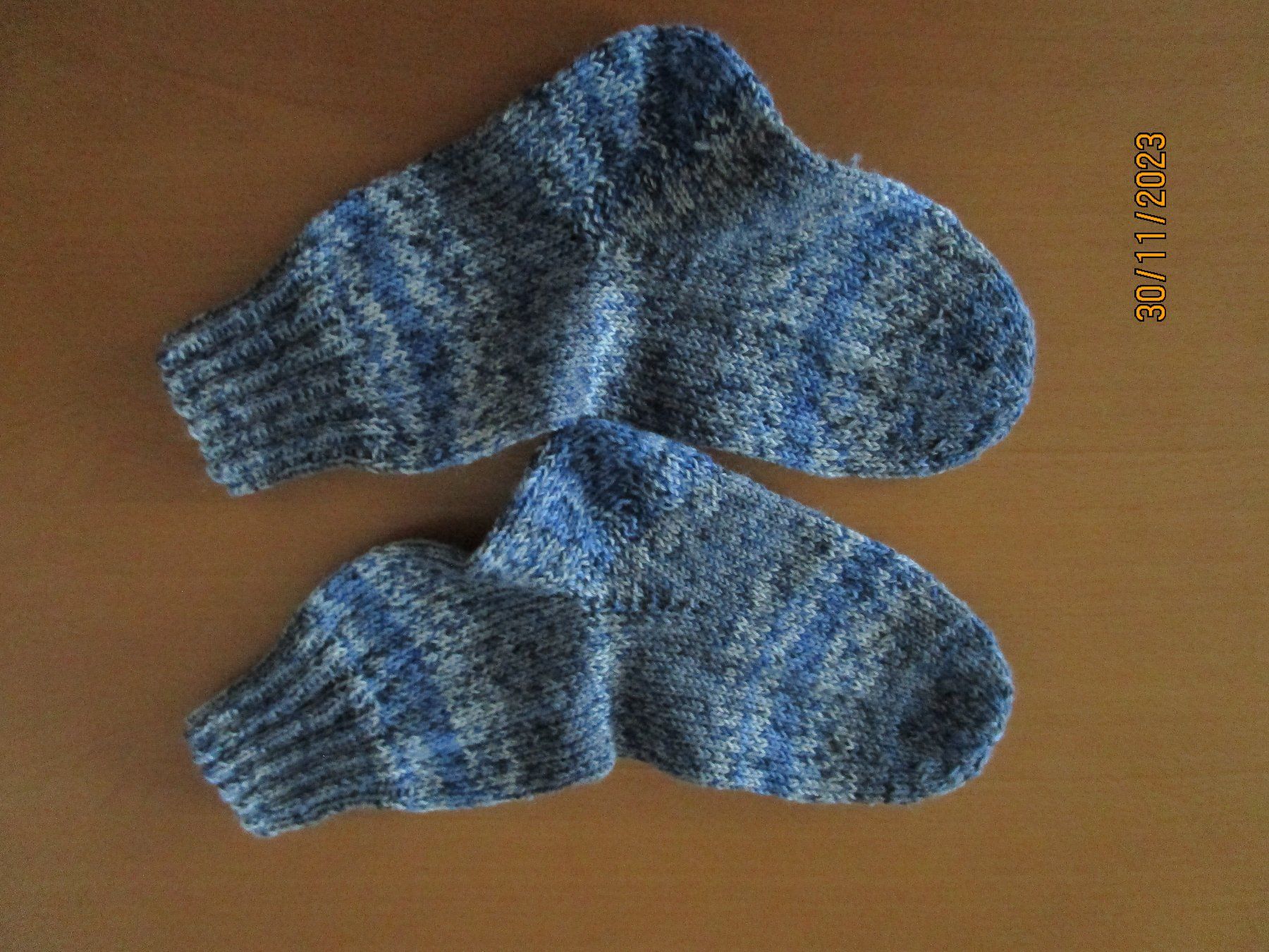 Calze: handgestrickte Socken Gr. 37 – Nuovo (secondo la descrizione) da Ursenbach venduto da gruenblau