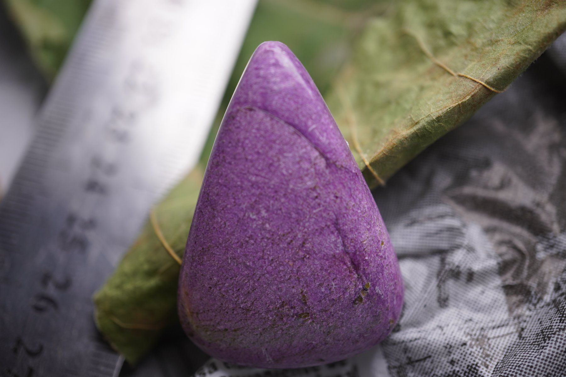 Minerali & Pietre curative: Stichtit      Cabochon 46ct  ab 1.- – Nuovo e nell'imballaggio originale da Eschenbach SG venduto da topstone 2