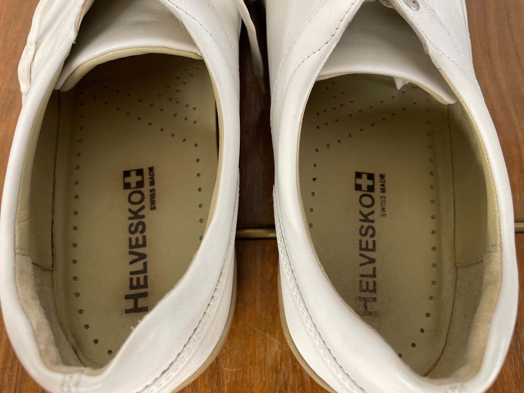 Helvesko Scarpe da uomo: Weisse HELVESKO Halbschuhe / Sneaker Gr. 43 – Usato da Frasnacht venduto da GracyStore 4